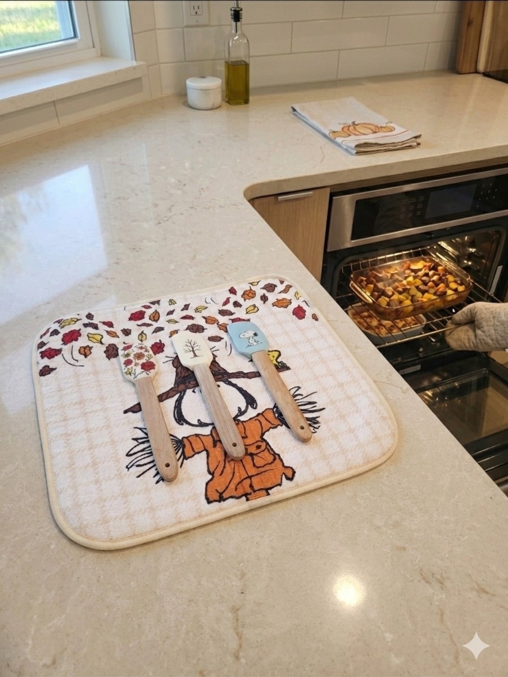 Autumn Harvest Kitchen Dishmat  And  3 Spatulas Snoopy Scarecrow